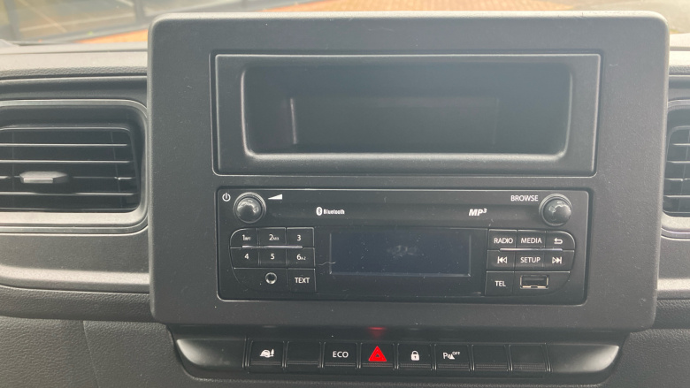 Renault Master Mwb Diesel Fwd MM35dCi 135 Business+ Medium Roof Van